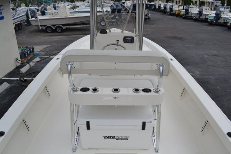 Thumbnail 12 for New 2016 Pathfinder 2400 TRS Bay Boat boat for sale in Vero Beach, FL