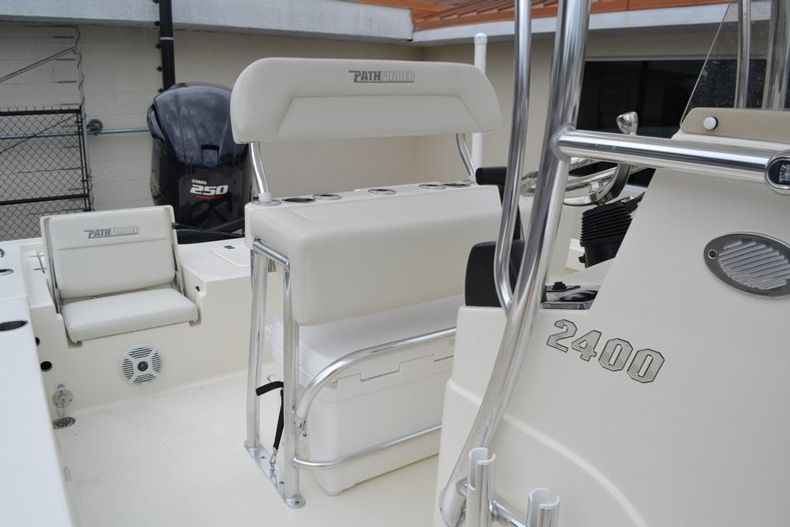 Thumbnail 18 for New 2016 Pathfinder 2400 TRS Bay Boat boat for sale in Vero Beach, FL