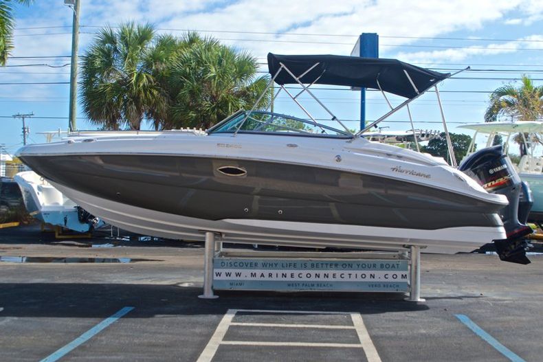 Thumbnail 4 for New 2017 Hurricane SunDeck SD 2400 OB boat for sale in West Palm Beach, FL