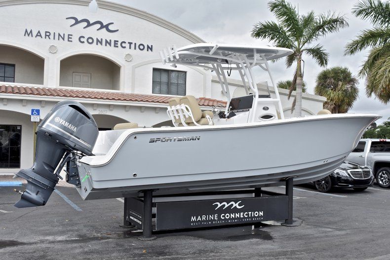 Thumbnail 8 for New 2018 Sportsman Open 242 Center Console boat for sale in West Palm Beach, FL