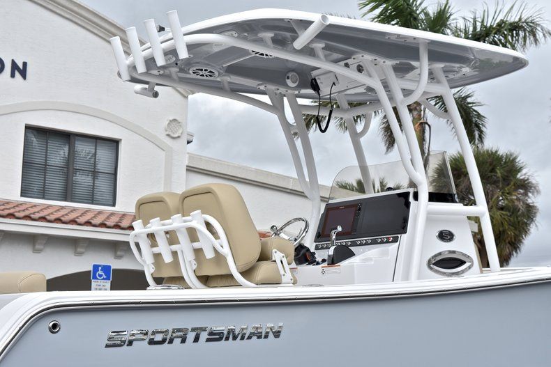 Thumbnail 9 for New 2018 Sportsman Open 242 Center Console boat for sale in West Palm Beach, FL