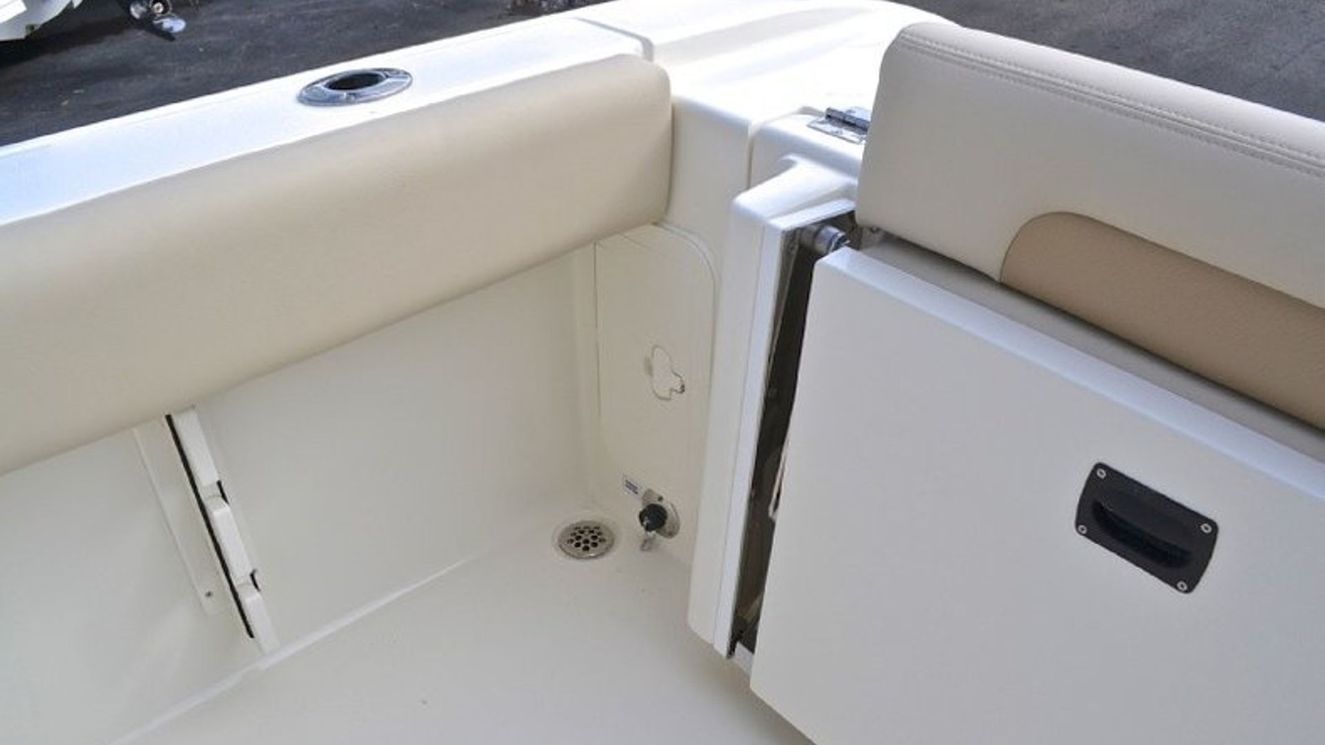 New 2013 Cobia 256 Center Console #K013 image 31