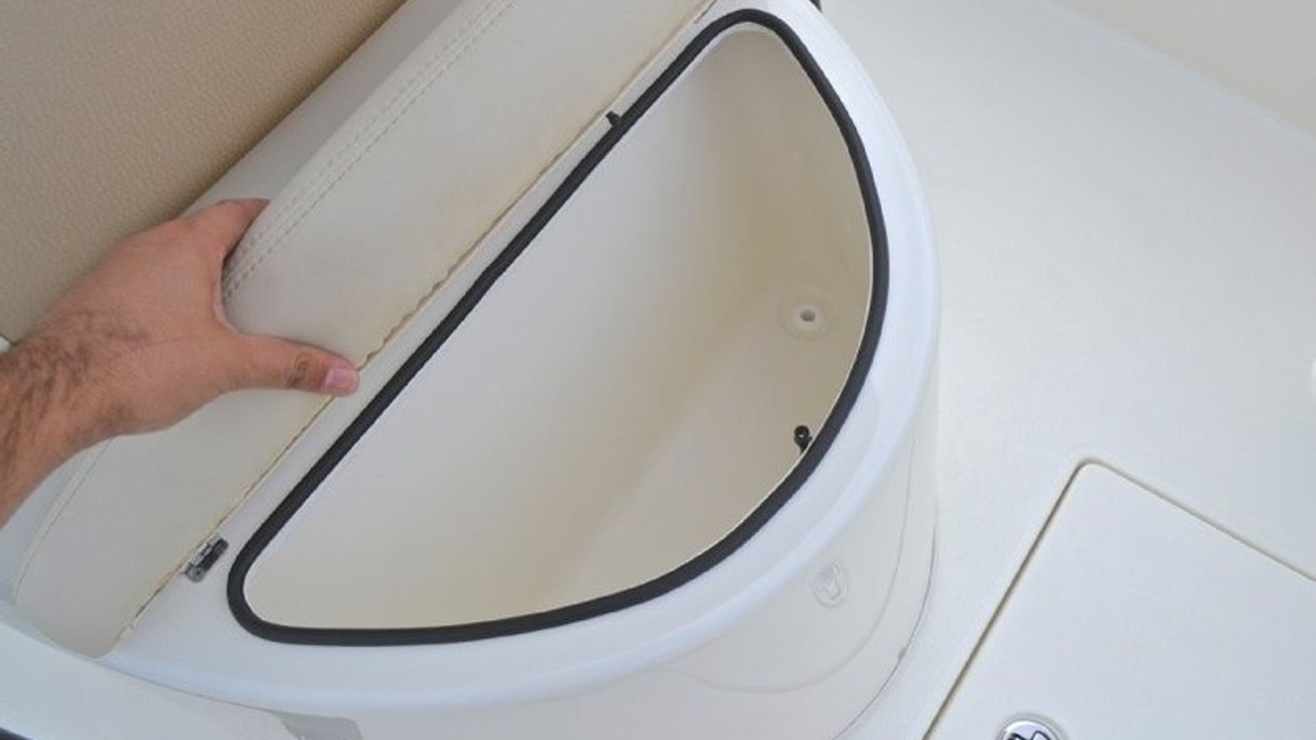 New 2013 Cobia 256 Center Console #K013 image 86