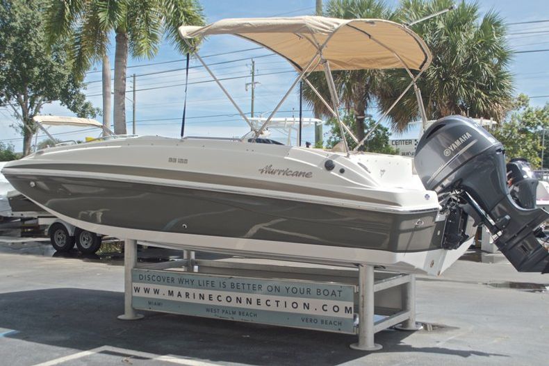 Thumbnail 5 for New 2017 Hurricane SunDeck Sport SS 188 OB boat for sale in West Palm Beach, FL