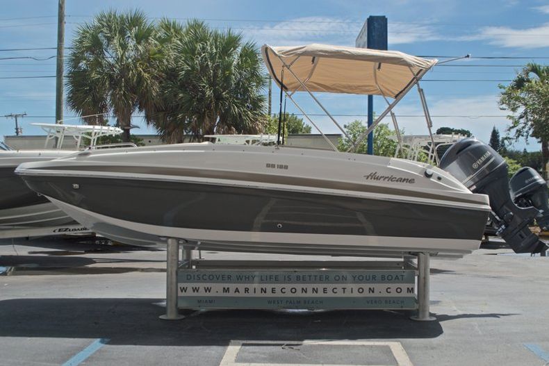 Thumbnail 4 for New 2017 Hurricane SunDeck Sport SS 188 OB boat for sale in West Palm Beach, FL