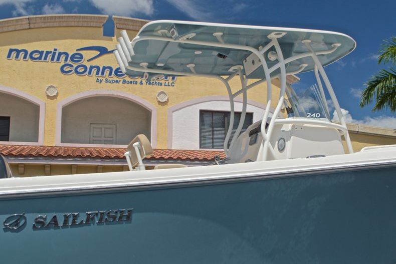 Thumbnail 8 for New 2017 Sailfish 240 CC Center Console boat for sale in Miami, FL