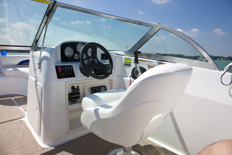 Thumbnail 12 for New 2015 Hurricane SunDeck SD 187 OB boat for sale in Vero Beach, FL