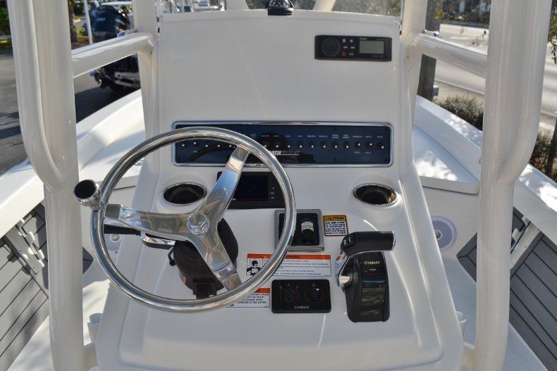 Thumbnail 9 for New 2018 Pathfinder 2400 TRS Bay Boat boat for sale in Vero Beach, FL