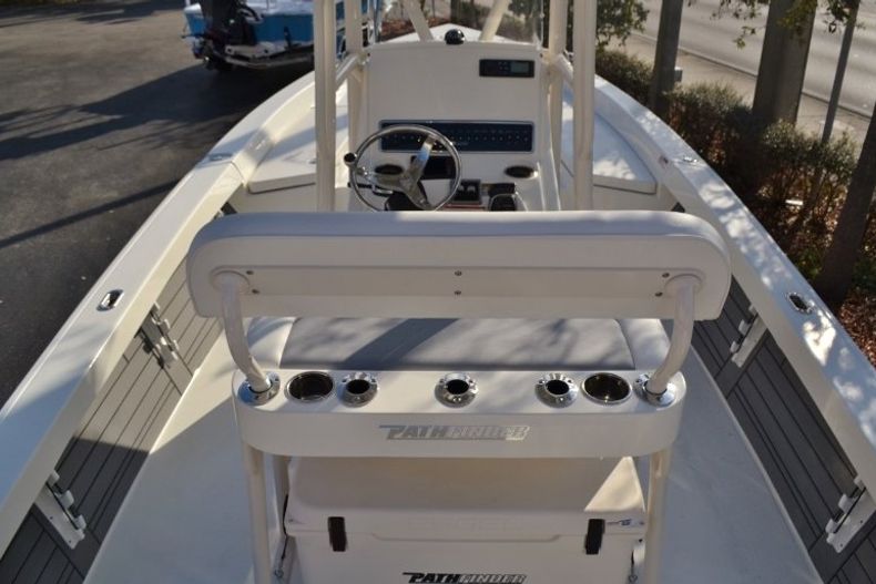 Thumbnail 8 for New 2018 Pathfinder 2400 TRS Bay Boat boat for sale in Vero Beach, FL