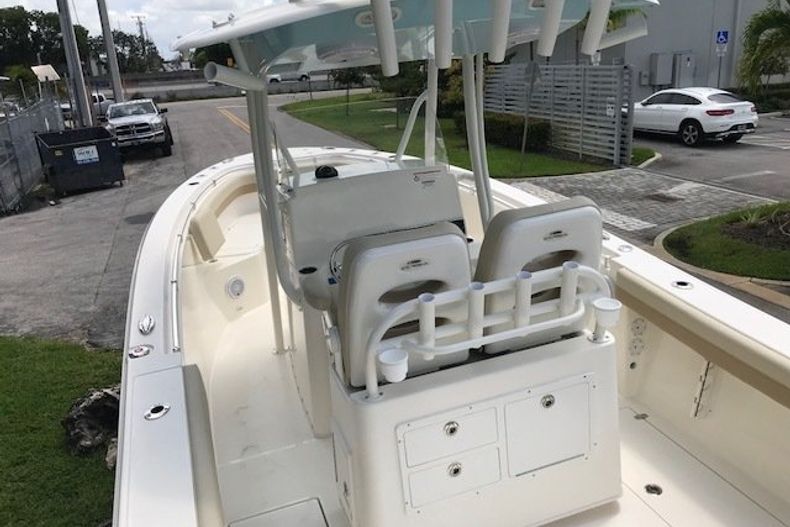 Thumbnail 5 for New 2019 Cobia 277 Center Console boat for sale in Fort Lauderdale, FL