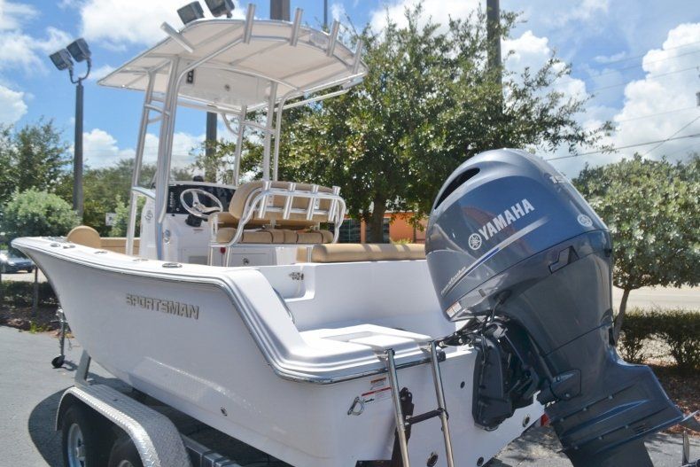 Thumbnail 3 for New 2019 Sportsman Open 212 Center Console boat for sale in Fort Lauderdale, FL