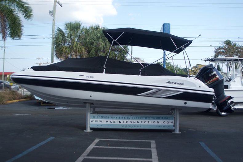 Thumbnail 13 for New 2016 Hurricane Sundeck Sport SS 231 OB boat for sale in West Palm Beach, FL
