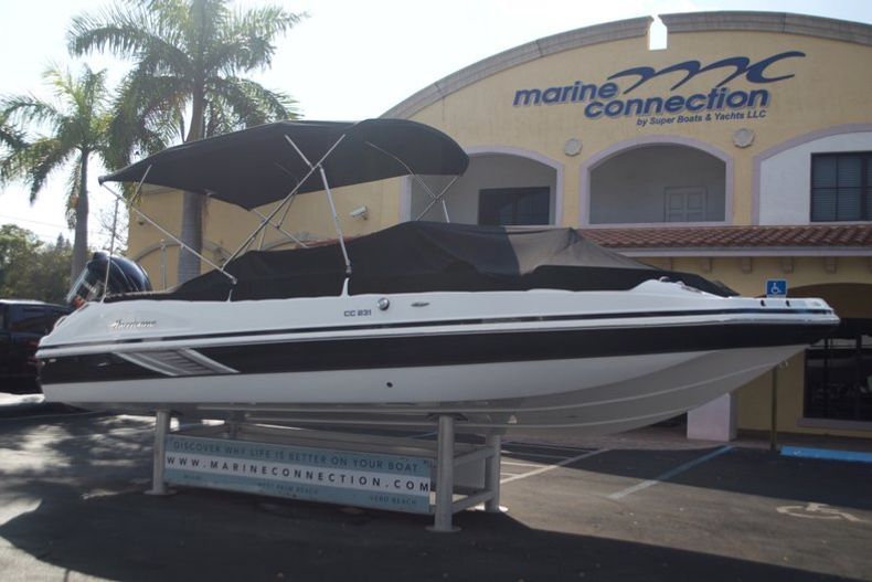 Thumbnail 10 for New 2016 Hurricane Sundeck Sport SS 231 OB boat for sale in West Palm Beach, FL