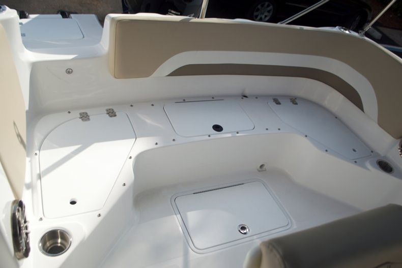 Thumbnail 18 for New 2016 Hurricane Sundeck Sport SS 231 OB boat for sale in West Palm Beach, FL