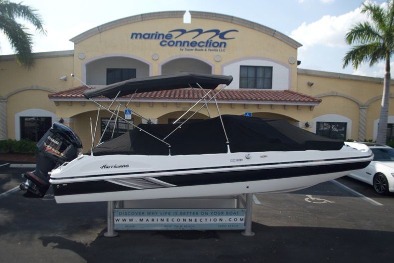 Thumbnail 9 for New 2016 Hurricane Sundeck Sport SS 231 OB boat for sale in West Palm Beach, FL