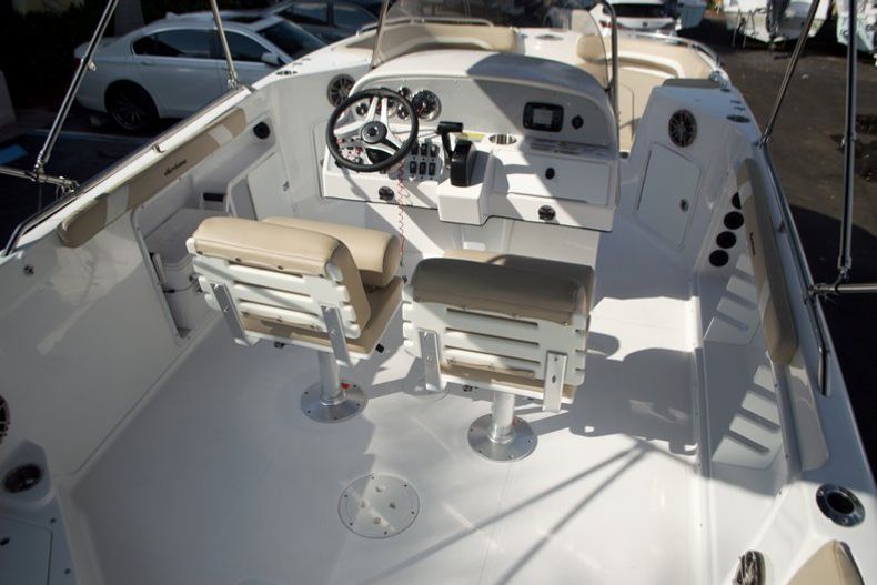 Thumbnail 16 for New 2016 Hurricane Sundeck Sport SS 231 OB boat for sale in West Palm Beach, FL