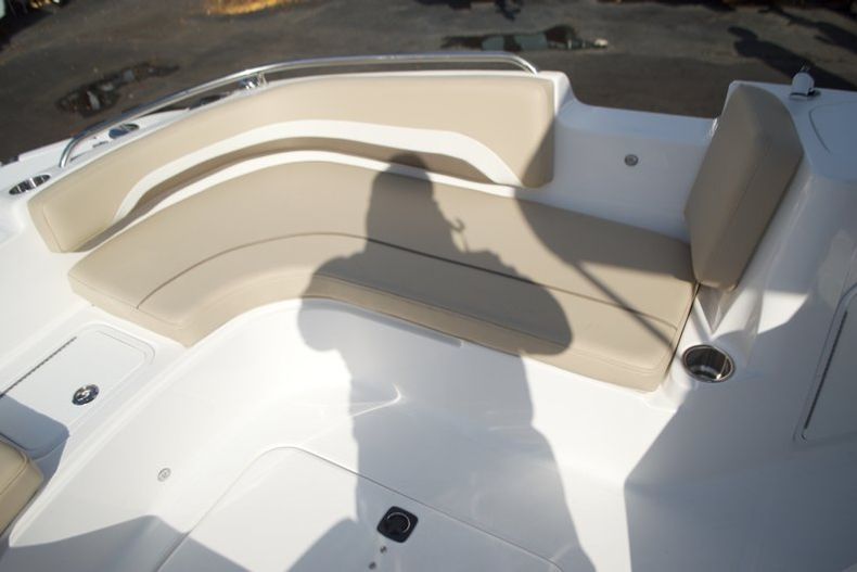 Thumbnail 55 for New 2016 Hurricane Sundeck Sport SS 231 OB boat for sale in West Palm Beach, FL