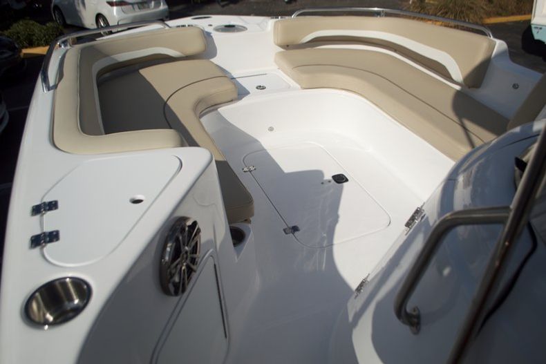 Thumbnail 41 for New 2016 Hurricane Sundeck Sport SS 231 OB boat for sale in West Palm Beach, FL