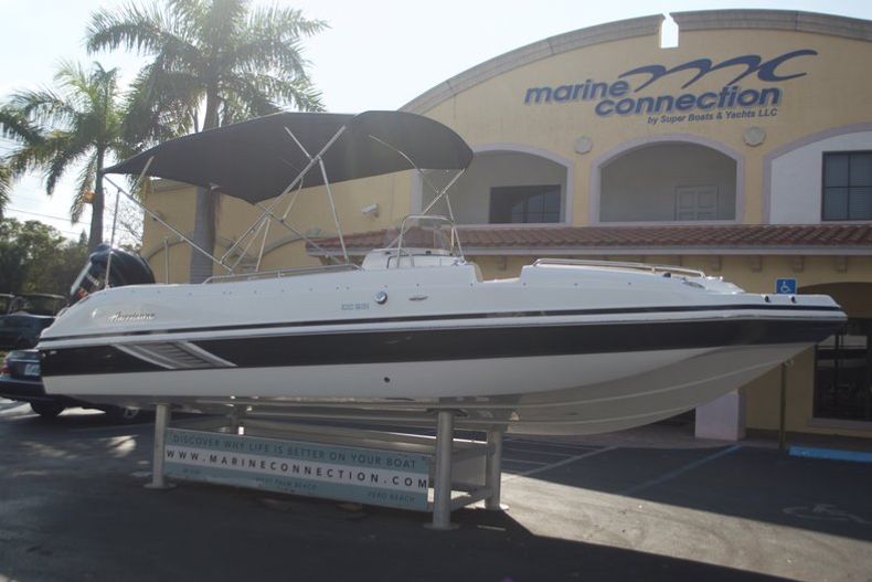 Thumbnail 2 for New 2016 Hurricane Sundeck Sport SS 231 OB boat for sale in West Palm Beach, FL