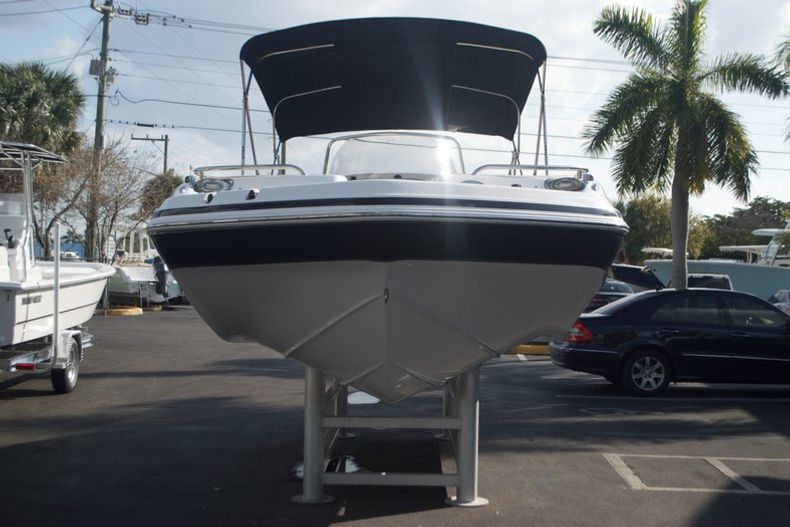 Thumbnail 3 for New 2016 Hurricane Sundeck Sport SS 231 OB boat for sale in West Palm Beach, FL