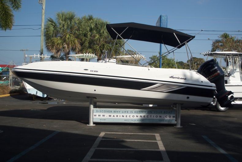 Thumbnail 5 for New 2016 Hurricane Sundeck Sport SS 231 OB boat for sale in West Palm Beach, FL