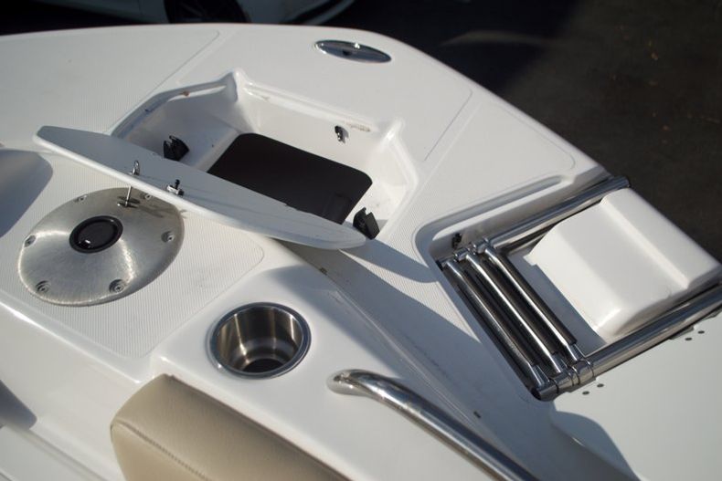Thumbnail 58 for New 2016 Hurricane Sundeck Sport SS 231 OB boat for sale in West Palm Beach, FL