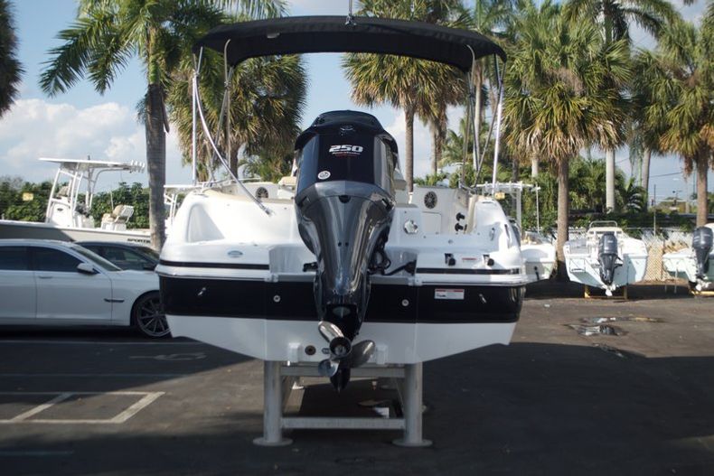 Thumbnail 7 for New 2016 Hurricane Sundeck Sport SS 231 OB boat for sale in West Palm Beach, FL