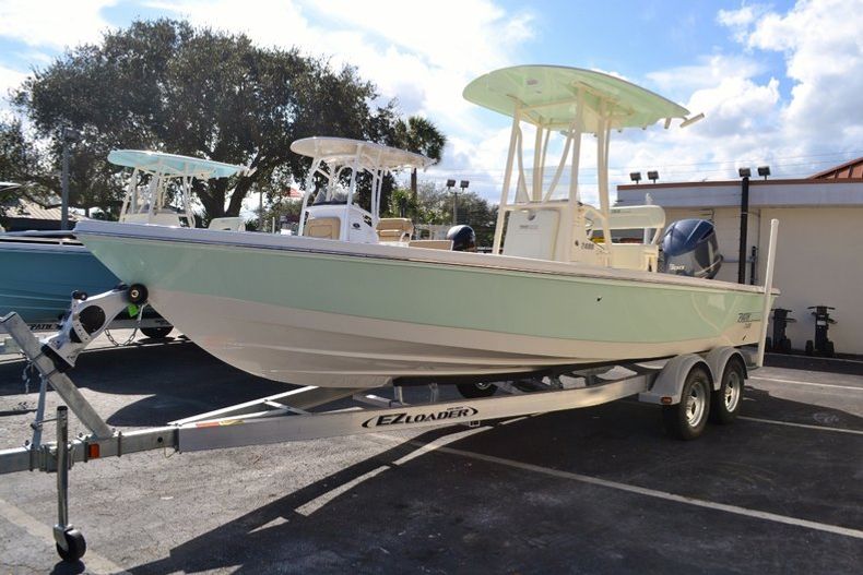 Thumbnail 3 for New 2016 Pathfinder 2400 TRS Bay Boat boat for sale in Vero Beach, FL