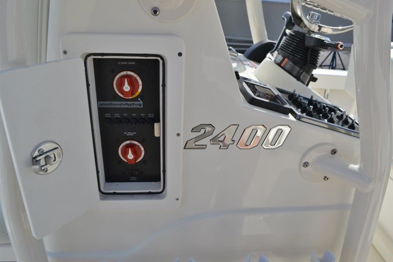 Thumbnail 24 for New 2016 Pathfinder 2400 TRS Bay Boat boat for sale in Vero Beach, FL