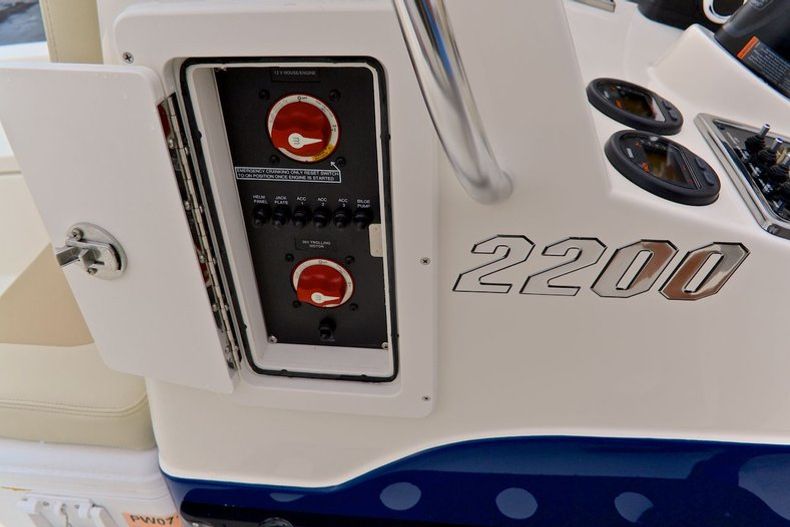 Thumbnail 29 for New 2014 Pathfinder 2200 TRS Bay Boat boat for sale in Vero Beach, FL