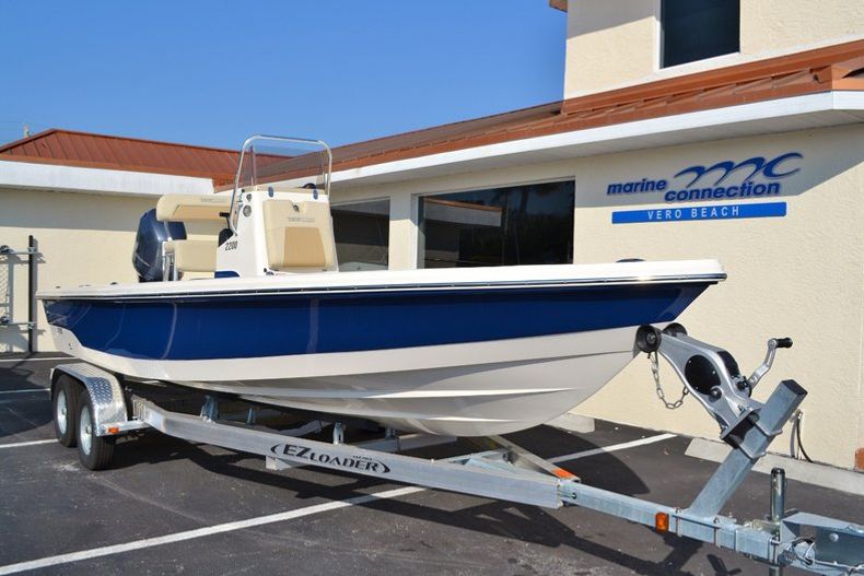 Thumbnail 1 for New 2014 Pathfinder 2200 TRS Bay Boat boat for sale in Vero Beach, FL