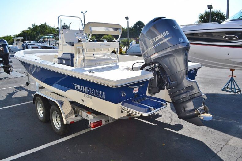 Thumbnail 4 for New 2014 Pathfinder 2200 TRS Bay Boat boat for sale in Vero Beach, FL