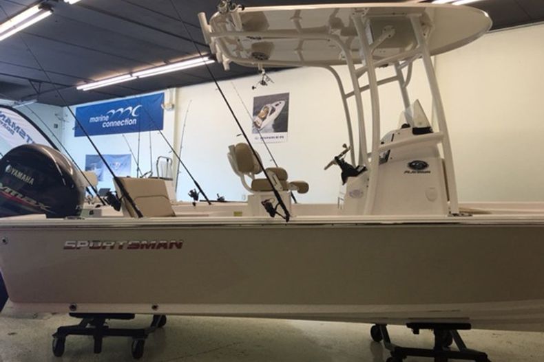 Thumbnail 1 for New 2016 Sportsman Masters 227 Bay Boat boat for sale in West Palm Beach, FL