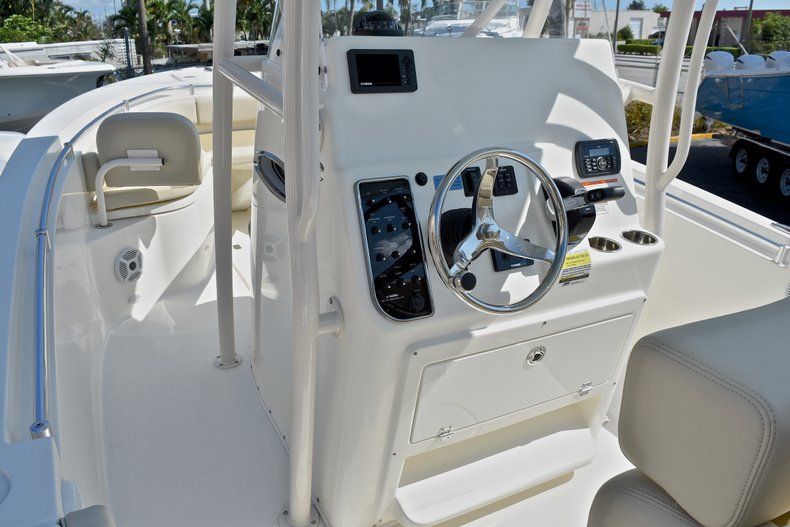Thumbnail 33 for New 2018 Cobia 237 Center Console boat for sale in West Palm Beach, FL