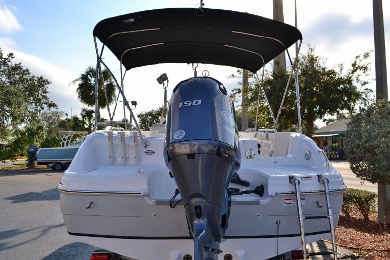 Thumbnail 3 for New 2017 Hurricane SunDeck Sport SS 211 OB boat for sale in West Palm Beach, FL