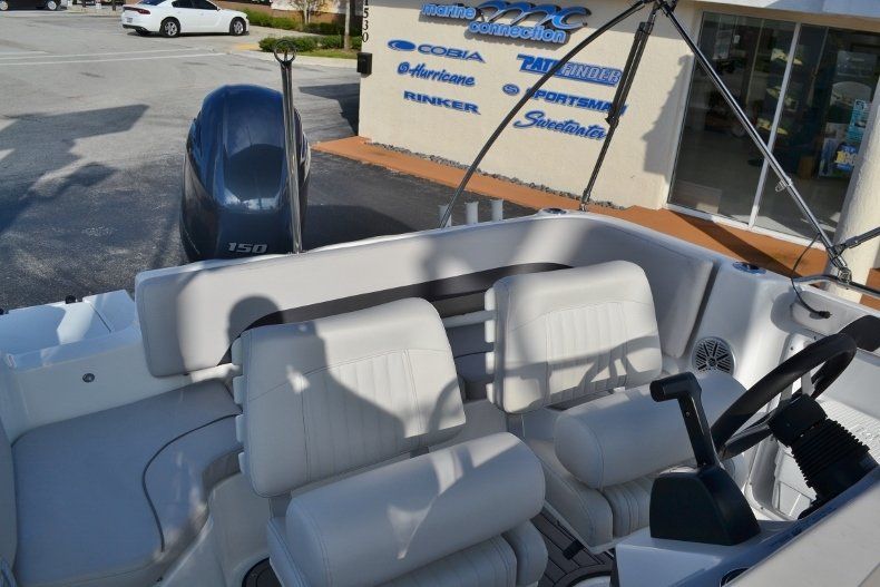 Thumbnail 16 for New 2017 Hurricane SunDeck Sport SS 211 OB boat for sale in West Palm Beach, FL
