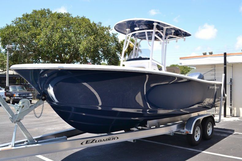 Thumbnail 3 for New 2015 Sportsman Heritage 231 Center Console boat for sale in Miami, FL
