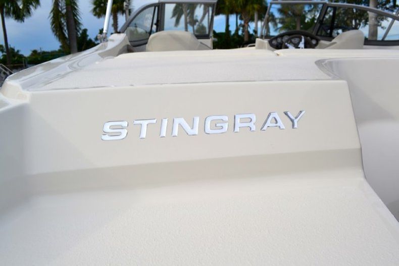 Thumbnail 23 for New 2013 Stingray 191 LX Bowrider boat for sale in West Palm Beach, FL