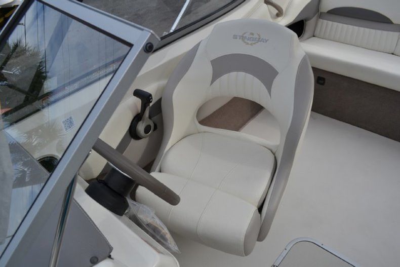 Thumbnail 43 for New 2013 Stingray 191 LX Bowrider boat for sale in West Palm Beach, FL