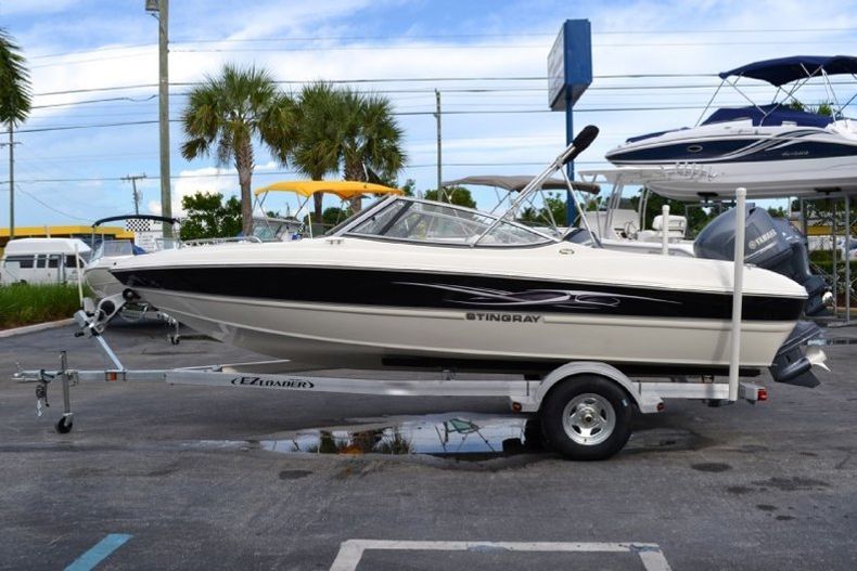 Thumbnail 4 for New 2013 Stingray 191 LX Bowrider boat for sale in West Palm Beach, FL