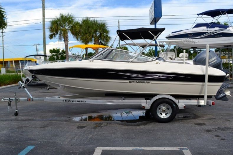 Thumbnail 12 for New 2013 Stingray 191 LX Bowrider boat for sale in West Palm Beach, FL