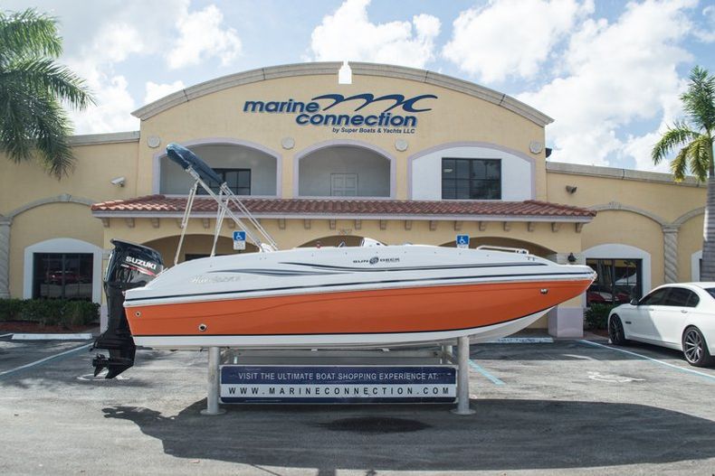 Thumbnail 3 for New 2015 Hurricane SunDeck Sport SS 188 OB boat for sale in West Palm Beach, FL