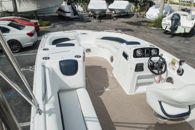 Thumbnail 14 for New 2015 Hurricane SunDeck Sport SS 188 OB boat for sale in West Palm Beach, FL