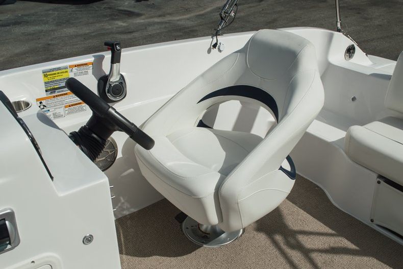 Thumbnail 17 for New 2015 Hurricane SunDeck Sport SS 188 OB boat for sale in West Palm Beach, FL