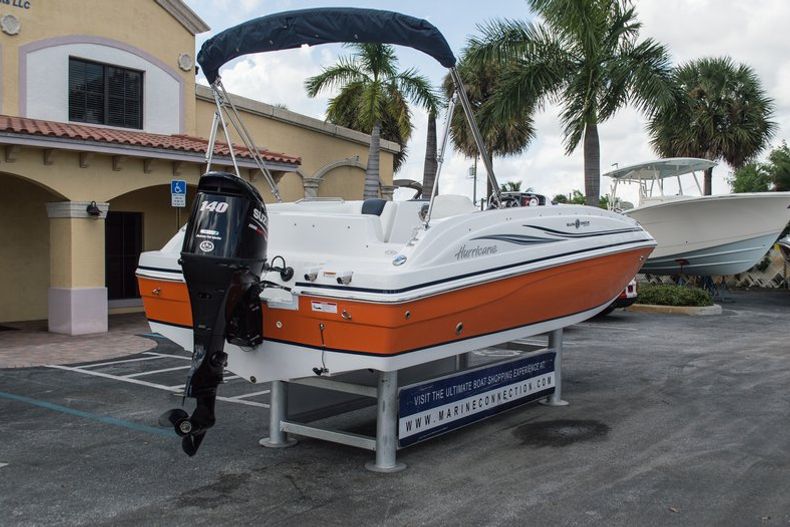 Thumbnail 10 for New 2015 Hurricane SunDeck Sport SS 188 OB boat for sale in West Palm Beach, FL