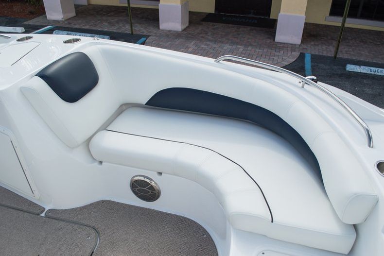 Thumbnail 27 for New 2015 Hurricane SunDeck Sport SS 188 OB boat for sale in West Palm Beach, FL