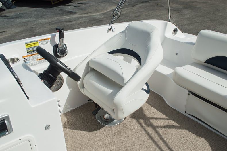 Thumbnail 18 for New 2015 Hurricane SunDeck Sport SS 188 OB boat for sale in West Palm Beach, FL