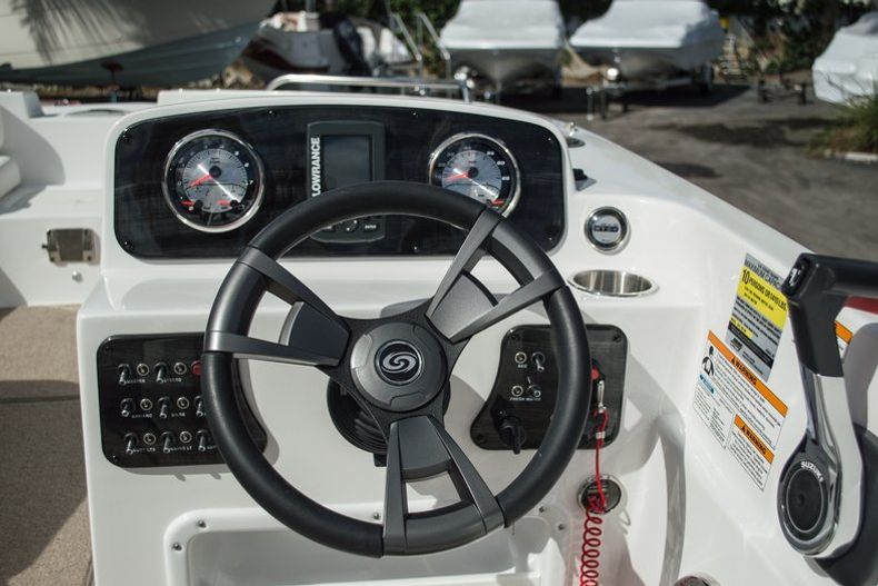 Thumbnail 19 for New 2015 Hurricane SunDeck Sport SS 188 OB boat for sale in West Palm Beach, FL