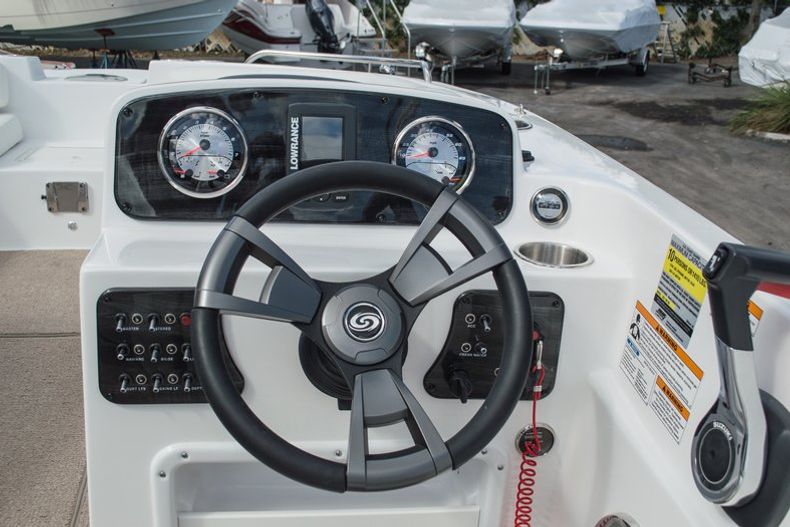 Thumbnail 20 for New 2015 Hurricane SunDeck Sport SS 188 OB boat for sale in West Palm Beach, FL