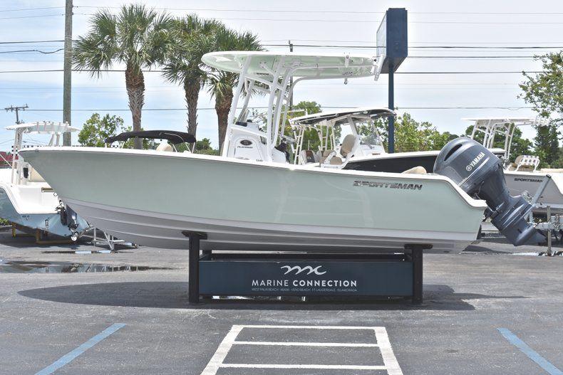 Thumbnail 4 for New 2018 Sportsman Heritage 211 Center Console boat for sale in Vero Beach, FL
